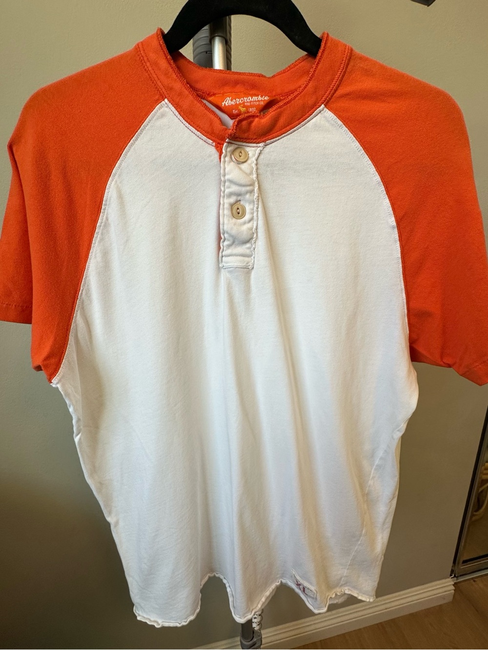 Abercrombie Men’s Orange & White Raglan Henley Muscle Tee. Distressed Vintage